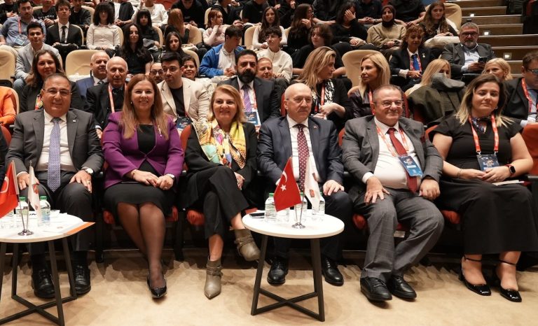 Hedef, dış ticaret fazlası veren Türkiye