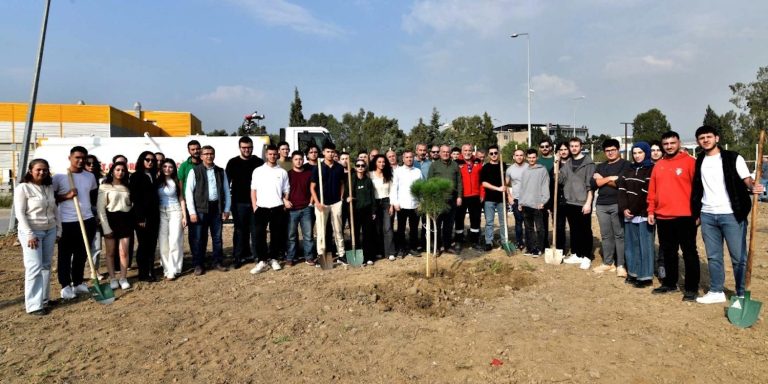 ZMO Genç 120 fıstık çamı fidanını toprakla buluşturdu