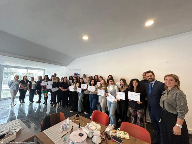 İzBB’nin Meslek Fabrikası’nda sertifika sevinci