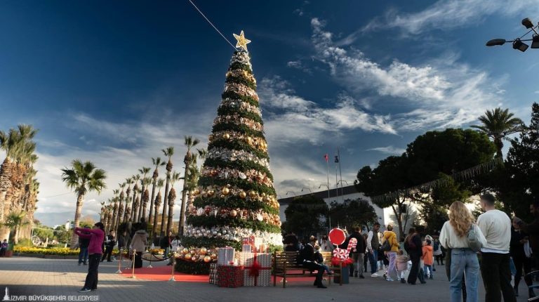 İzmir, yeni yılı rengarenk bir festivalle karşılıyor