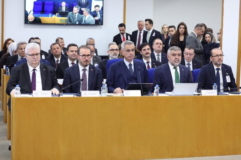 Sağlık için bin 700 yeni tesis yapılacak