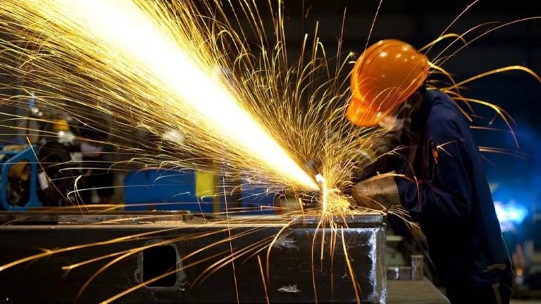 Sanayi üretimi yıllık yüzde 1,8 azaldı
