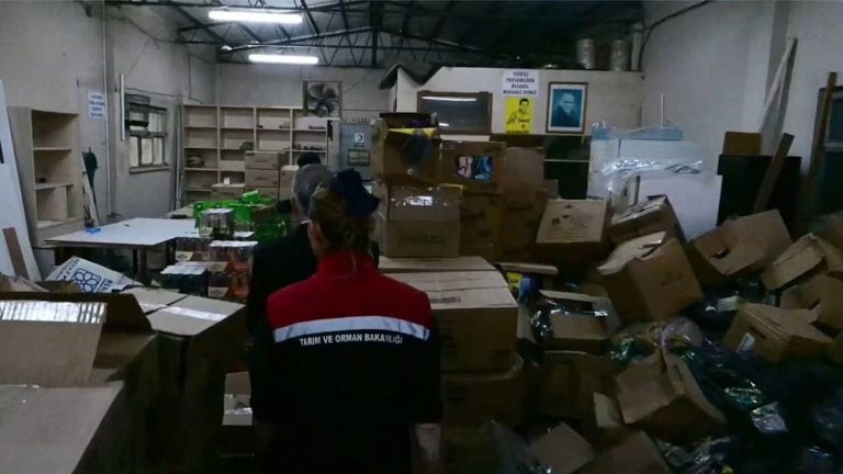 “Son tüketim tarihi geçen 30 ton gıda ürünü ele geçirildi”