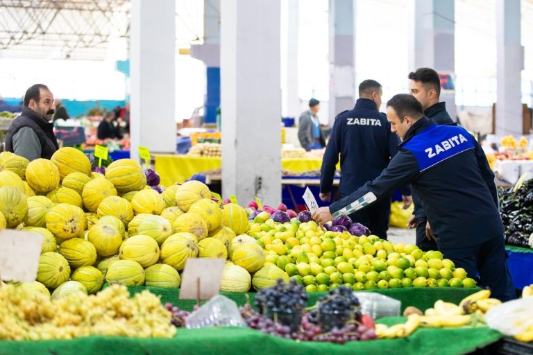 Narlıdere Belediyesi’nden pazar yerinde kapsamlı denetim