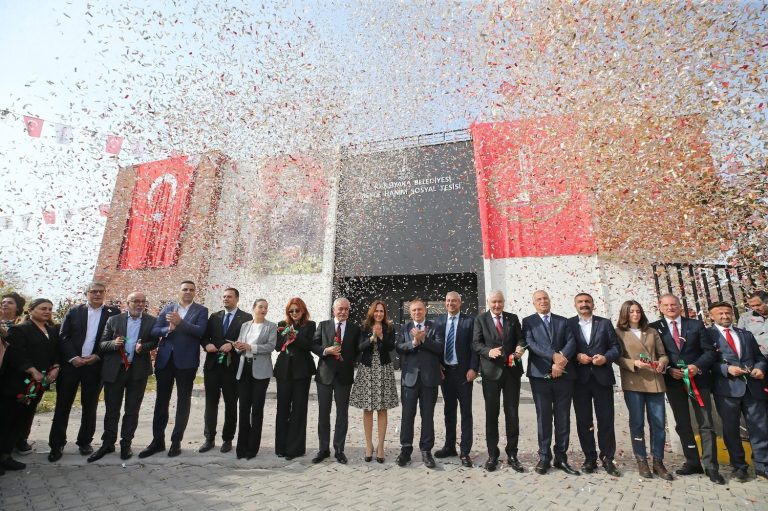 Karşıyaka’da Zübeyde Hanım Sosyal Tesisi hizmete açıldı