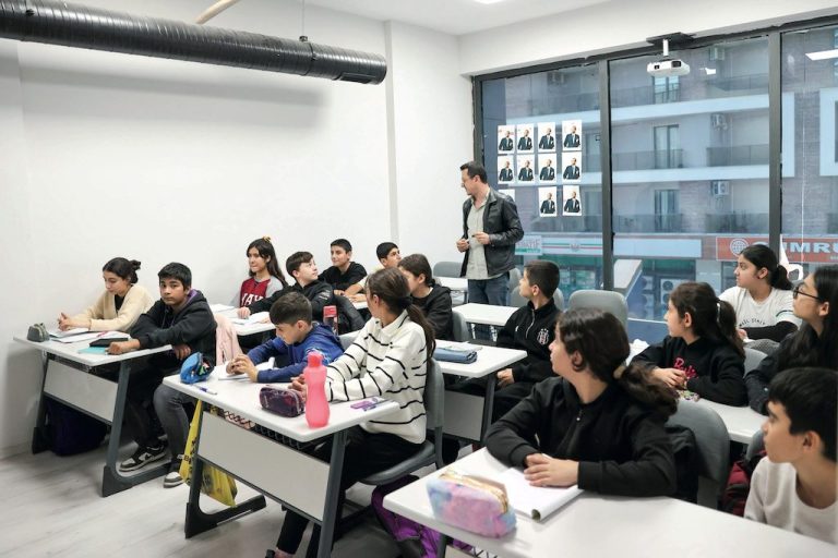 Buca Belediyesi’nden çocuklara ders, yetişkinlere mesleki eğitim