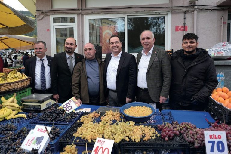 Başkan Dutlulu Karaköy Pazarı’nda esnafı dinledi