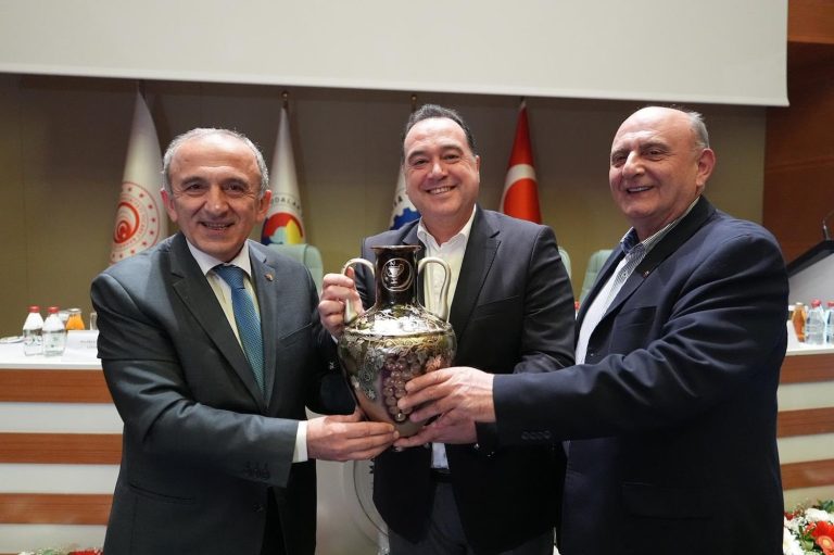 Başkan Dutlulu, Ticaret Odası’nda iş insanları ile buluştu