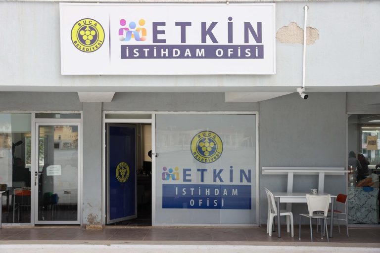 Buca’nın Etkin İstihdam Ofisleri ile 6 ayda 887 kişi işe yerleşti