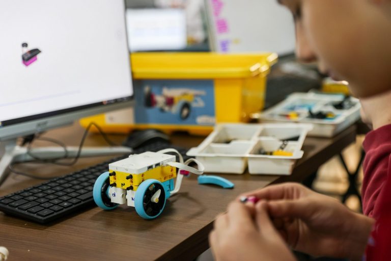Buca’da robotik kodlama kurslarına yoğun ilgi