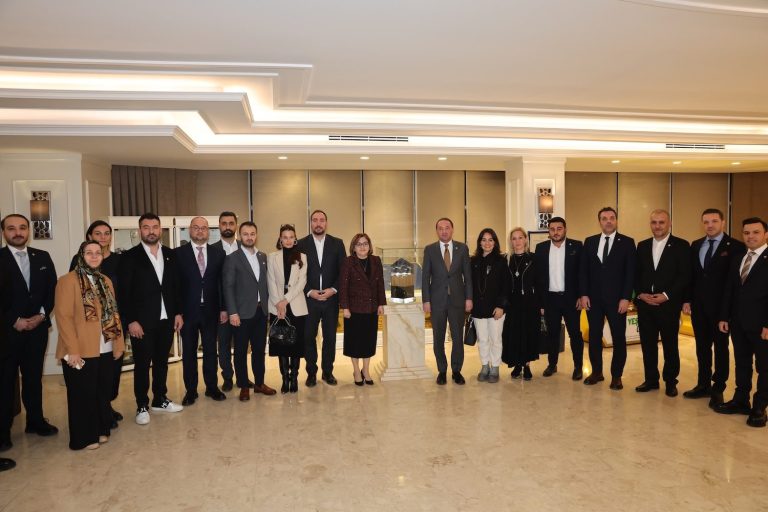 TÜGİAD, depremzede öğrencilere “UMUT” olacak