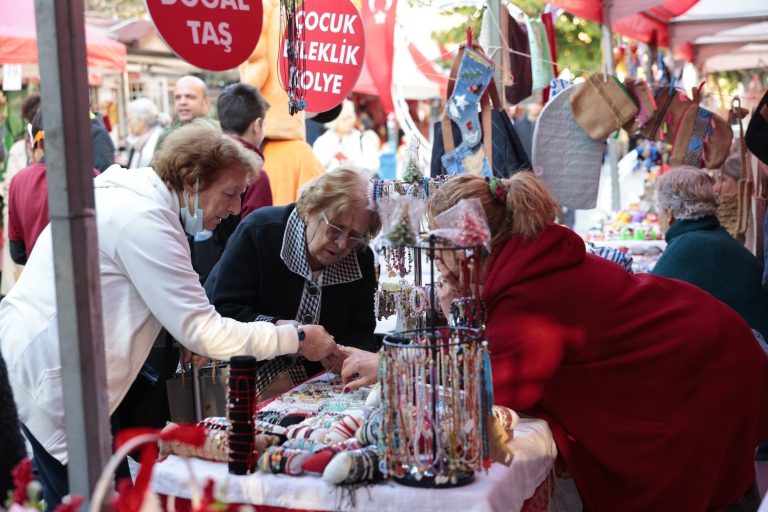 Konak’ta Yeni Yıl El Emeği Kermesi başladı