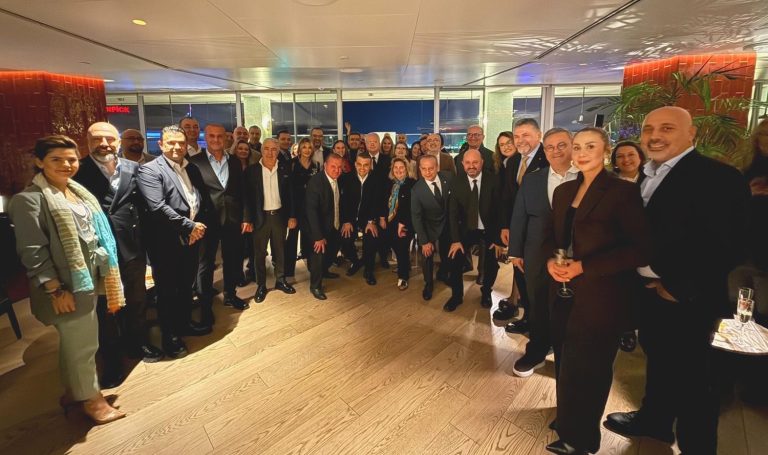 ESİAD üyeleri yeni yılı birlikte karşıladı