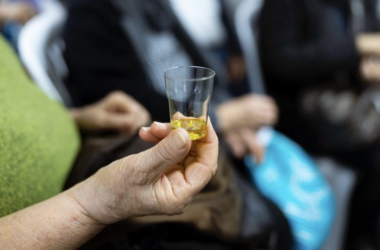 Balçova’da zeytinyağı tadım etkinliğine yoğun ilgi