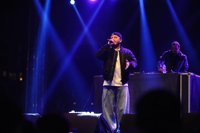 Karşıyaka Yeni Yıl Festivali’nde Anıl Piyancı coşkusu