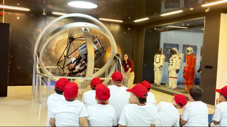 Çocuklar yarıyıl tatilinde uzayın sırlarını İzmir’de keşfedecek