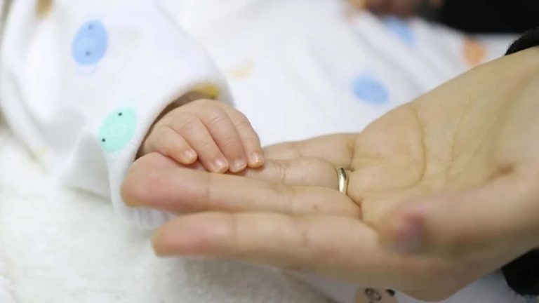 Aralık ayı doğum yardımı ödemeleri annelerin hesaplarında