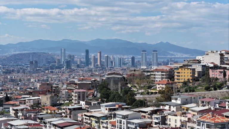 İzmir riskleri öngören, güvenli ve planlı kent modeli kuruyor