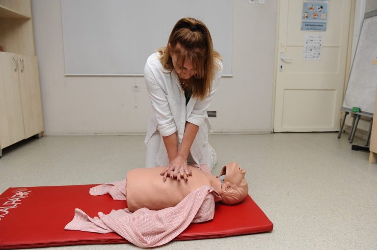 Karşıyaka’dan 1 yılda 10 bin kişiye sağlık hizmeti