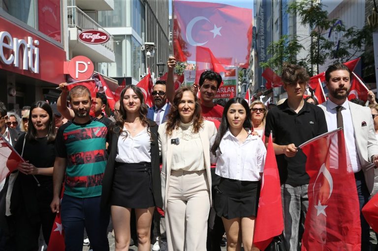 Karşıyaka’dan gençlere müjde: Genç Yaka 19 Aralık’ta hizmette