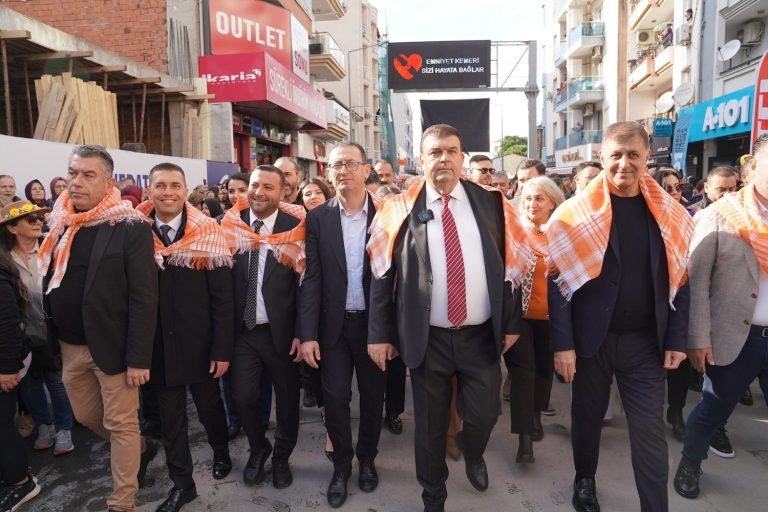 25. Seferihisar Mandalina Şenliği’nden renkli görüntüler
