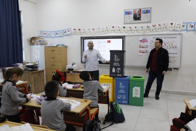 Seferihisar’da öğrencilere ‘Sıfır Atık’ eğitimi