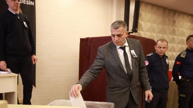 Şehzadeler’in yeni belediye başkanı Hakan Şimşek