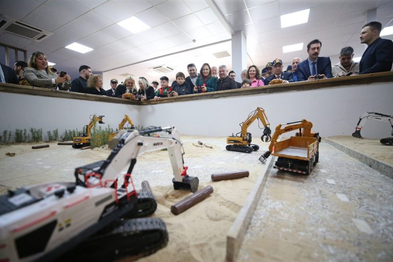 Karşıyaka’da gençlerin yeni gözdesi Genç Yaka Kafe