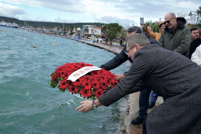 Mübadelenin 103. Yılı anısına denize çelenk bırakıldı