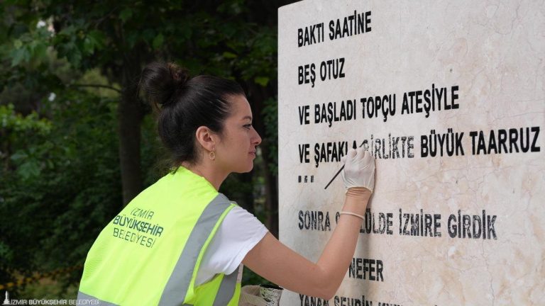 İzmir’de tarihe dokunan eller