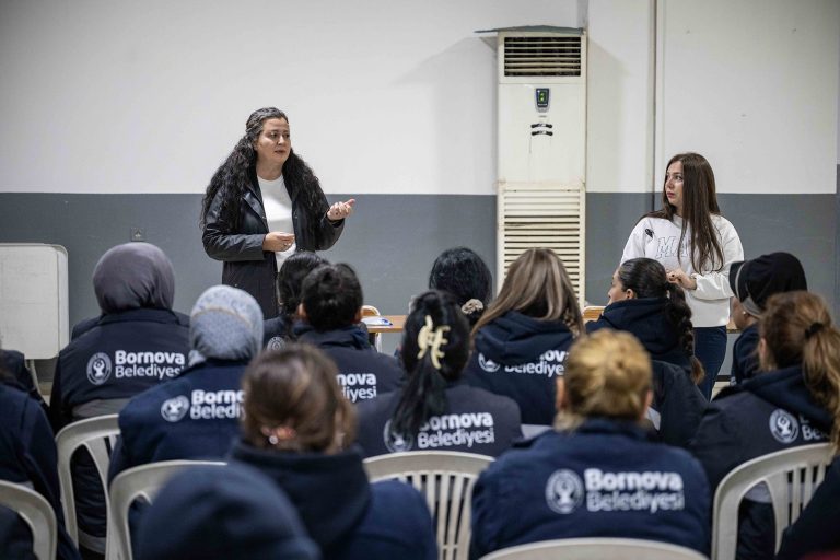 Bornova’da Belediye personeline rahim ağzı kanserine karşı bilgilendirme