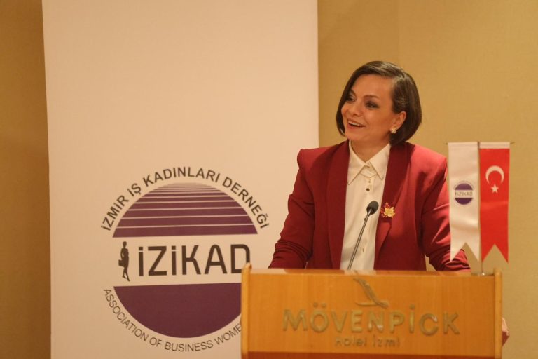 İZİKAD üye buluşmasında Başkan Kınay toplumsal dönüşüme dikkat çekti