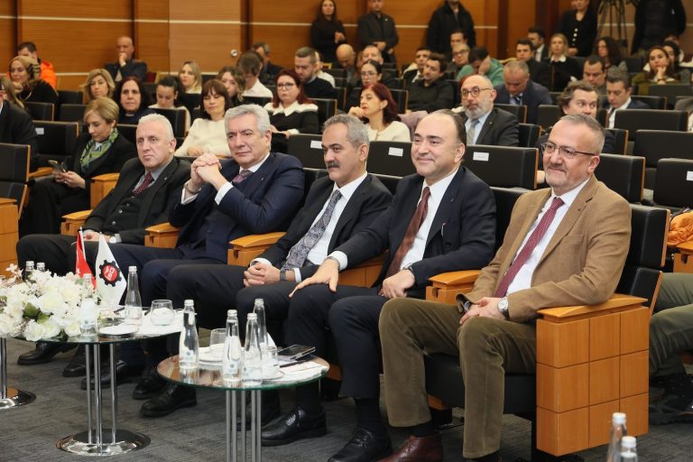 Bahçıvan: Yapay zeka çağında rekabet; makinelerle değil toplumlar arasında yaşanacak