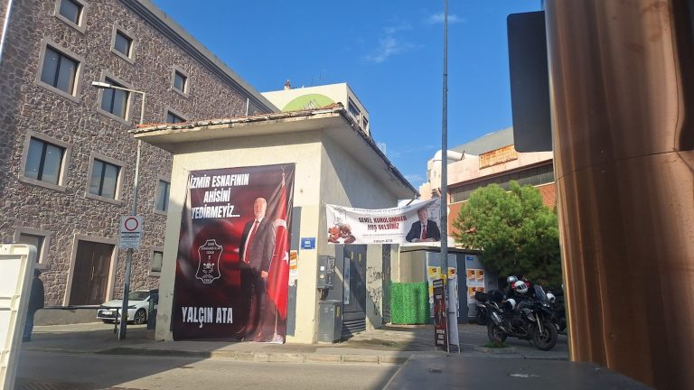 Ayakkabıcılarda iki adaylı seçim heyecanı