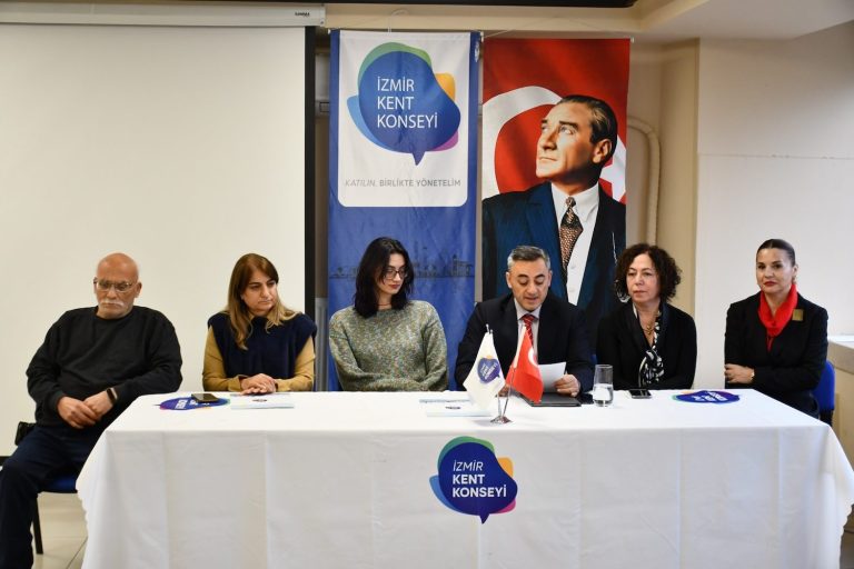 İzmir, yerel demokrasi buluşmasına hazırlanıyor