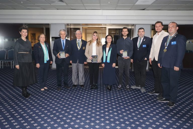 Kurumsal Rotary Kulübü’nden anlamlı ödül gecesi