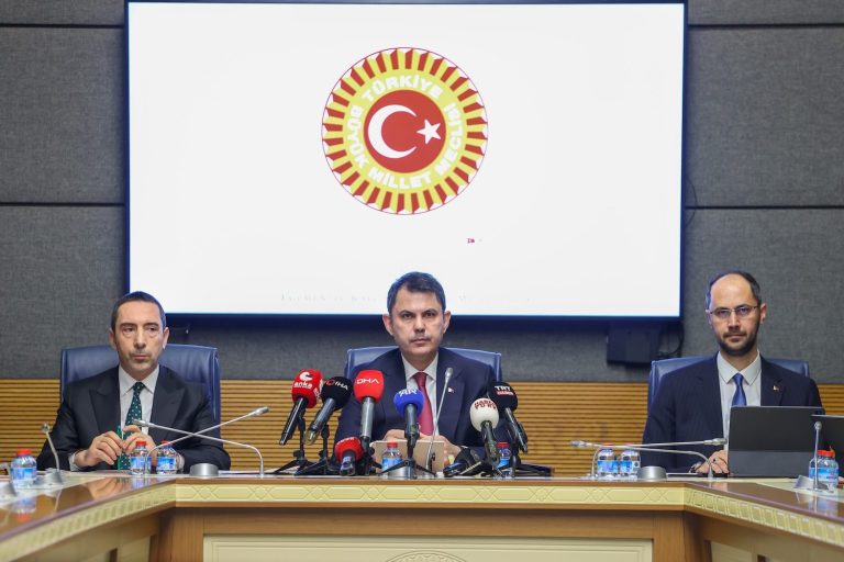 Bakan Kurum: Deprem konutları 18 yıl faizsiz ödenebilecek