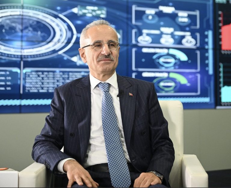 Haftada 2 günümüz internette geçiyor