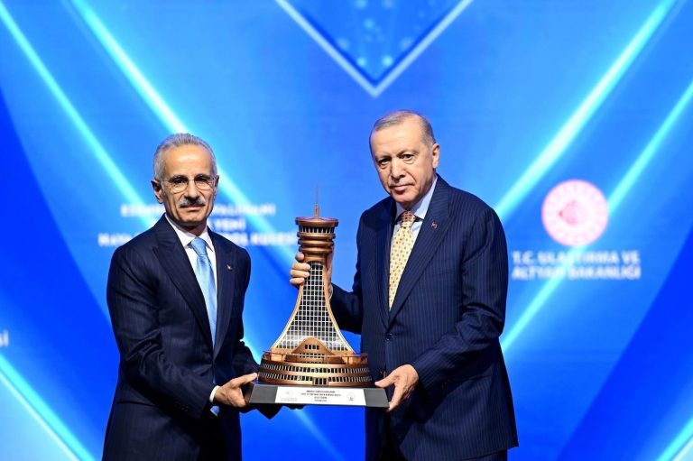 Cumhurbaşkanı Erdoğan, Esenboğa Havalimanı’nın 3. pistini ve yeni kulesini hizmete açtı