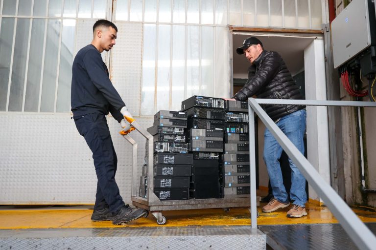 Buca’da elektrikli ve elektronik atıklar geri dönüşümde