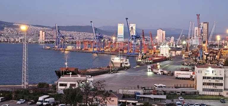 İzmir Limanı resmen Varlık Fonu’na devredildi