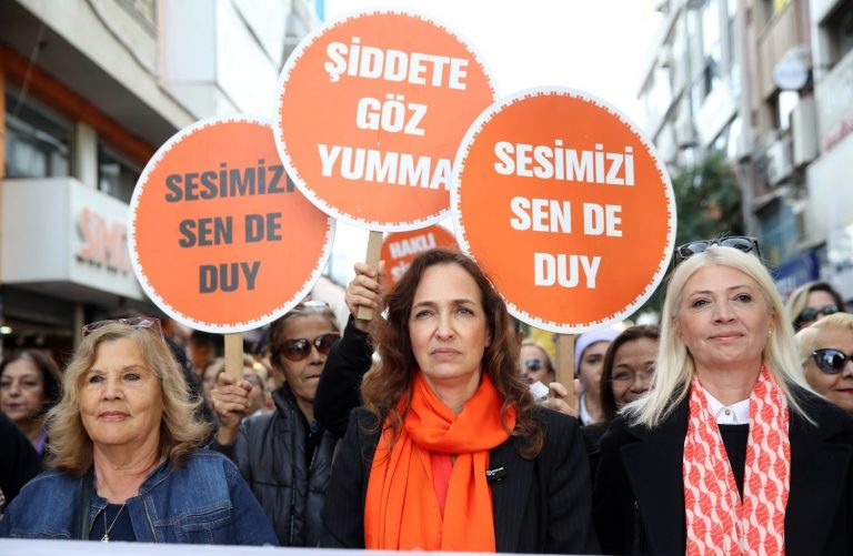 Karşıyaka’da ‘Kadın ve Aile Hizmetleri’ ile 5 bin kadına destek
