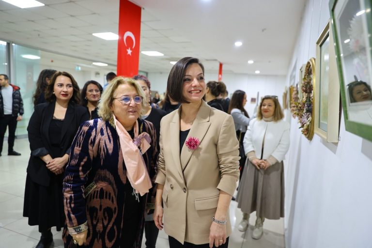 Karabağlar’da kozalar çiçek açtı