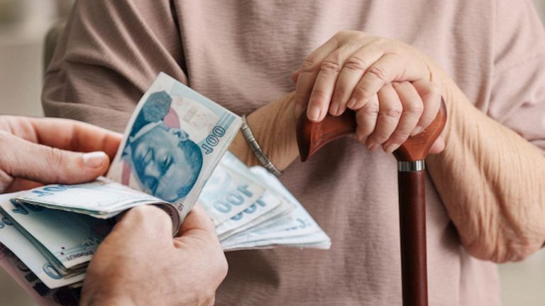 En düşük emekli aylığı 20 bin TL oldu