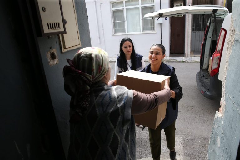 Çiğli Belediyesi’nden gıda kolisi seferberliği