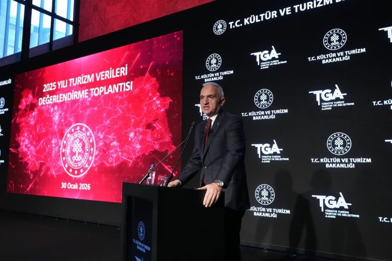 Turizm geliri 65 milyar 2 milyon dolarla rekor seviyede
