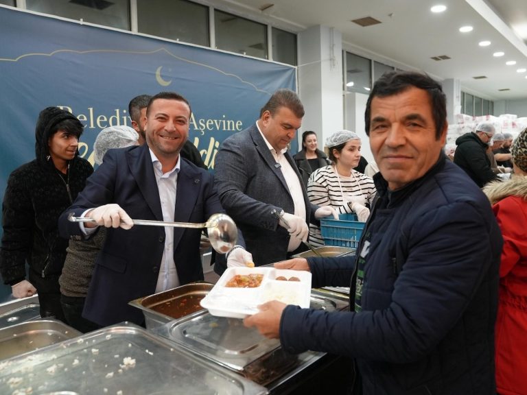 Seferihisar’da Ramazan dayanışması ilk iftarla başladı