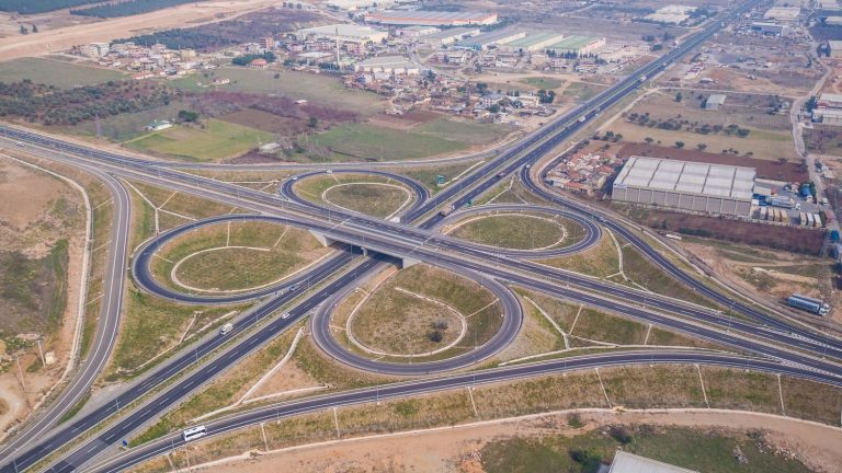 Toprak kayması sebebiyle kapanan İstanbul- İzmir Otoyolu ulaşıma açıldı