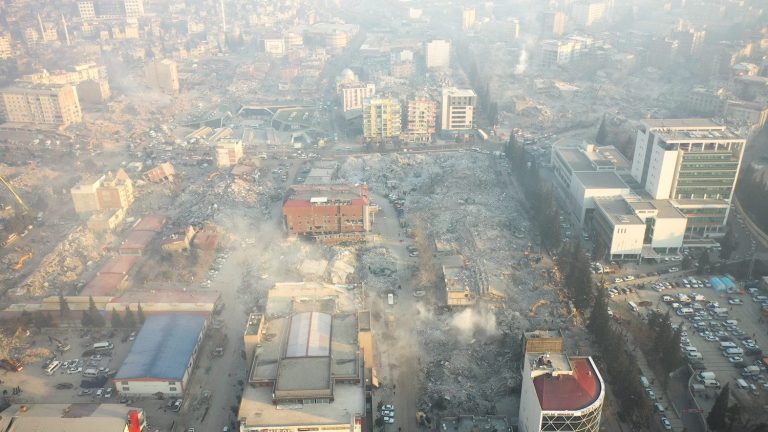 Deprem bölgesinde hâlâ  360 bin kişi konteynerde yaşıyor