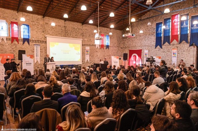 ‘İzmir Seninle’ ile gençlere güçlü kariyer köprüsü